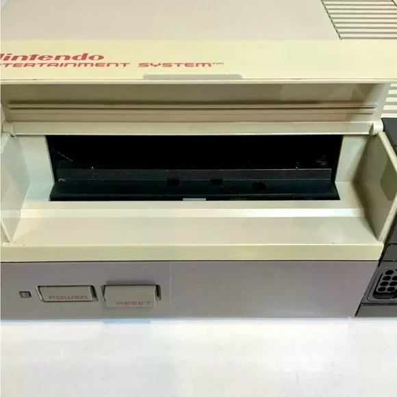 1985 Original Nintendo NES Console With 2 Controllers, Adapter ~ No games! - Picture 8 of 14